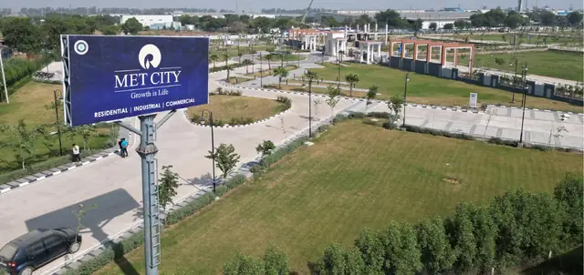 MET Habitat entrance signage at Reliance MET City Sector 3